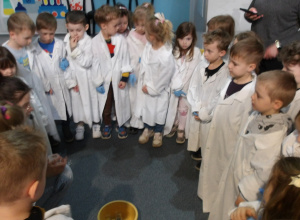 Wycieczka Kotków do Experymentarium w Manufakturze